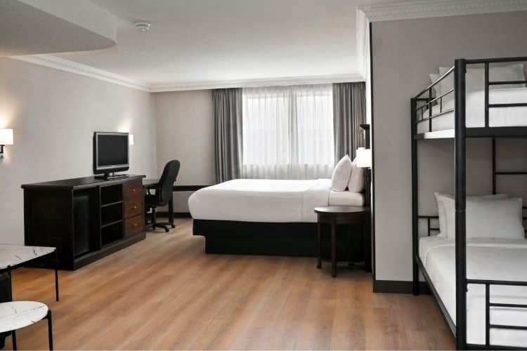 King Bed Room With Bunk Bed & Pull-Out Couch at Clifton Victoria Inn At The Falls